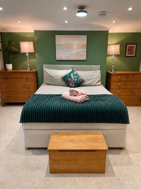 Main bedroom, King, single and trundle beds