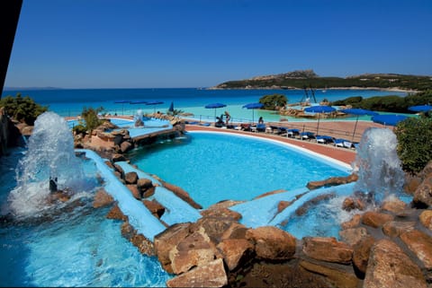 2 outdoor pools, sun loungers