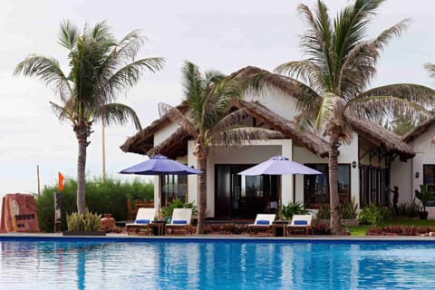 2 outdoor pools