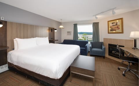 Premium Room | Desk, iron/ironing board (on request), WiFi, bed sheets