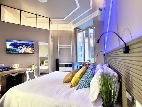 Deluxe Double Room | Minibar, desk, laptop workspace, iron/ironing board