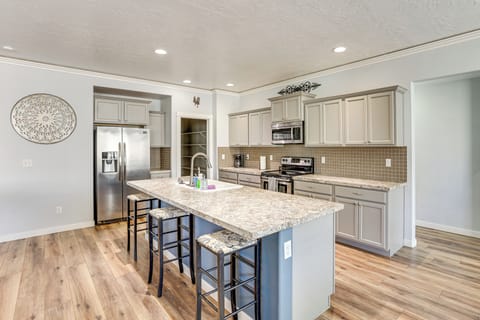 House (5 Bedrooms) | Interior
