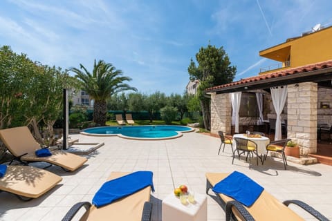 Villa | Garden