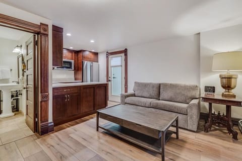 Emerald Apartment Living Room: This apartment is located downstairs, off the game room. Additionally, there is an external door that can be used to access the space.