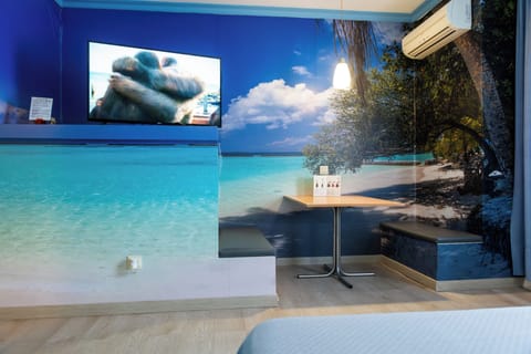 Double Room | Living area | TV