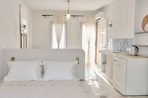 Comfort Room, Patio, Garden View | Desk, iron/ironing board, free WiFi, bed sheets