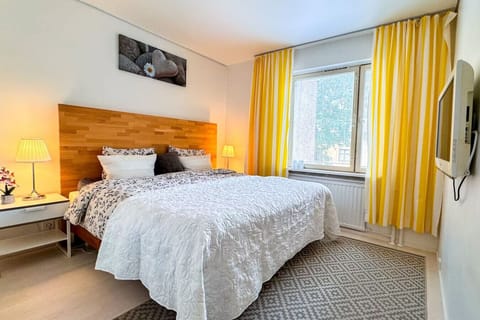 Wake up to sunny city views and start your day refreshed!