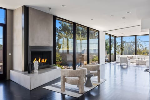 Deluxe House, City View | Living area | 55-inch Smart TV with digital channels