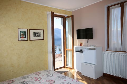 Panoramic Double Room, Terrace, Lakeside | Free WiFi, bed sheets