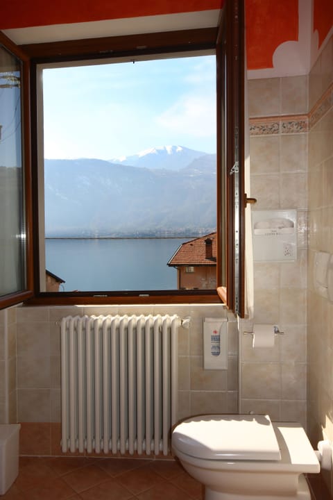 Panoramic Double Room, 1 Double Bed, Balcony, Lakeside | Bathroom | Hair dryer, bidet, towels, soap