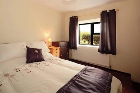 Cottage | 3 bedrooms, free WiFi, bed sheets