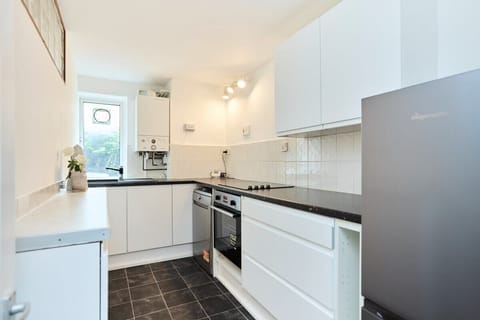 House (5 Bedrooms) | Private kitchen | Fridge, oven, dishwasher