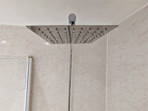 Deluxe Double Room, Ensuite | Bathroom | Free toiletries, hair dryer, towels, soap