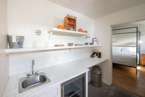 Deluxe Suite, 1 King Bed with Sofa bed, Garden View | Premium bedding, pillowtop beds, in-room safe, individually decorated