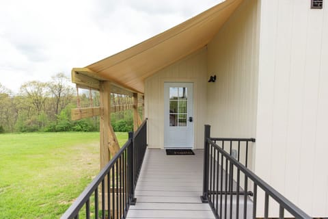 Main entrance (no steps)