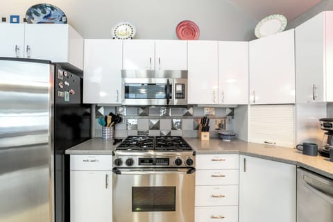 Gas Range | Main Level