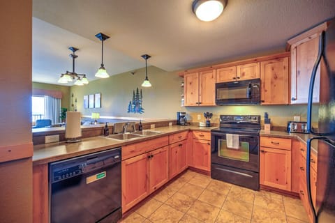 Full Kitchen | Coffee Maker | Dishwasher