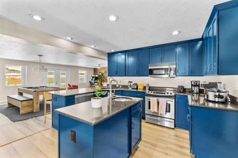 A spacious island at the heart of the kitchen—perfect for meal prep, casual dining, or gathering with friends.