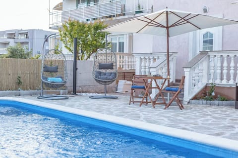 Holiday Home Swimming Pool