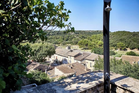 7027dfca-d1fa-46a5-b812-7601e994e527