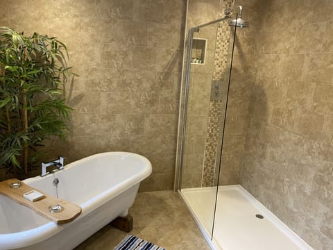 Free toiletries, bathrobes, towels