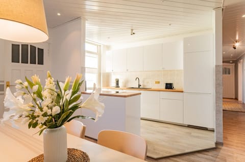 Apartment, 3 Bedrooms (339003) | Private kitchen | Full-size fridge, microwave, oven, coffee/tea maker