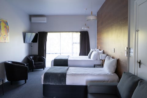 Superior Twin Room, Accessible | Desk, blackout drapes, iron/ironing board, free WiFi