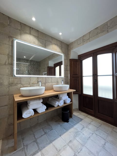 Signature Room | In-room safe, desk, laptop workspace, blackout drapes