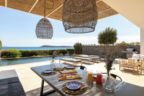 Outdoor dinning - Breakfast preparation