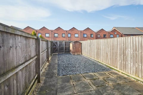 Happy Home, Burton upon Tyne - Host & Stay