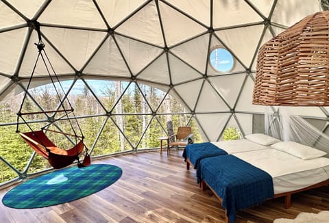 The Ole dome has 2 twin beds that can be pushed together to make a king bed