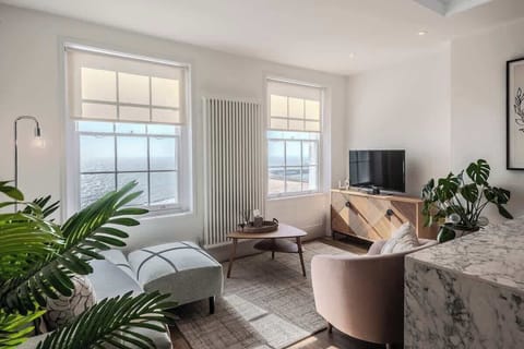  AA Living Room 7272
