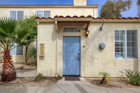 The Shark Shack, Unit 303, is a charming downstairs studio condo, ideal for a relaxing seaside getaway.