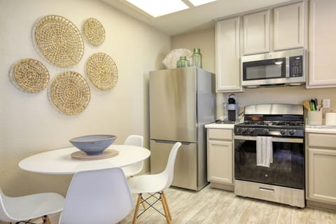 Featuring new chef-grade appliances and a fully stocked kitchen, perfect for whipping up tasty bites after a fun-filled day at the beach.