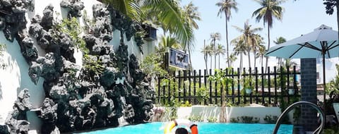 Honeymoon Suite, Pool View | Living area | TV