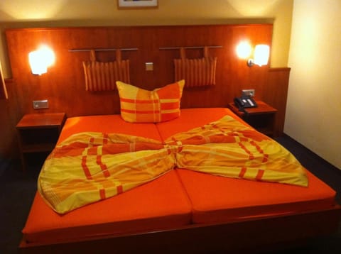 Desk, free cribs/infant beds, rollaway beds, free WiFi