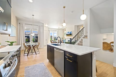 Townhome, Multiple Beds, Fireplace, Garden View (6242 Vernazza Way (Unit 2)) | Interior