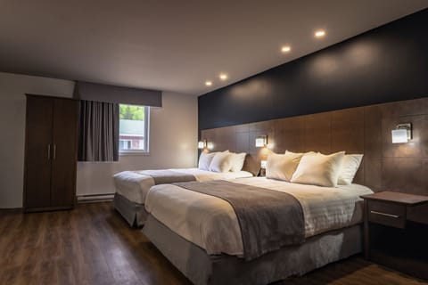 Standard Room, 2 Double Beds | Desk, free WiFi, bed sheets