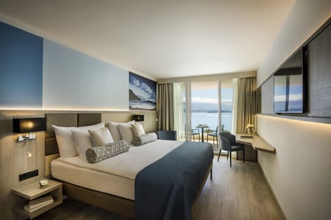 Superior Room for 2 - Hotel | Minibar, in-room safe, desk, laptop workspace