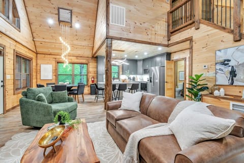 Cabin, 3 Bedrooms | Living area | Smart TV