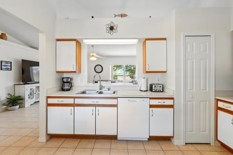 Modern Chef’s Kitchen