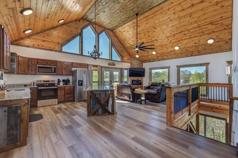 Bearfoot Timbers' cozy living area