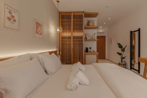 1 bedroom, premium bedding, pillowtop beds, desk