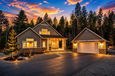 Welcome To The Roslyn Hideaway