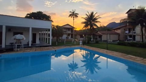 32-inch flat-screen TV with cable channels