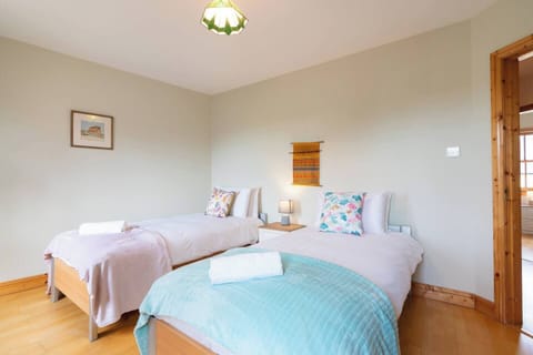 28ca33bb-2c2c-4595-aa51-520e4d5fba0b