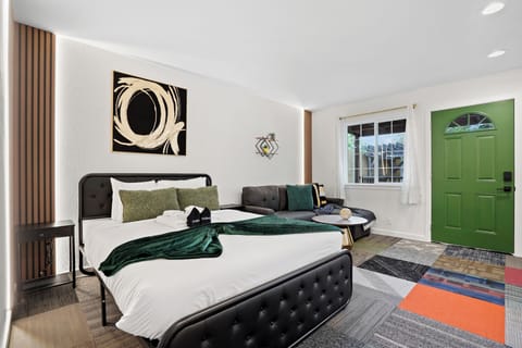 Superior Apartment, 1 Queen Bed with Sofa bed | 1 bedroom, iron/ironing board, free WiFi