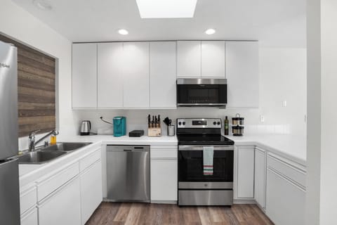 Family Apartment, 3 Bedrooms, Kitchen | Private kitchen | Coffee/tea maker, dining tables