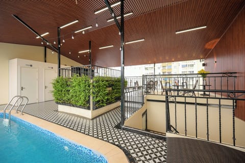 5 outdoor pools