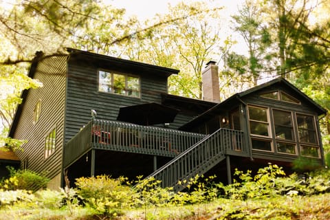 Your tranquil forested vacation home awaits!